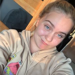 Meet your Posher, Kayla